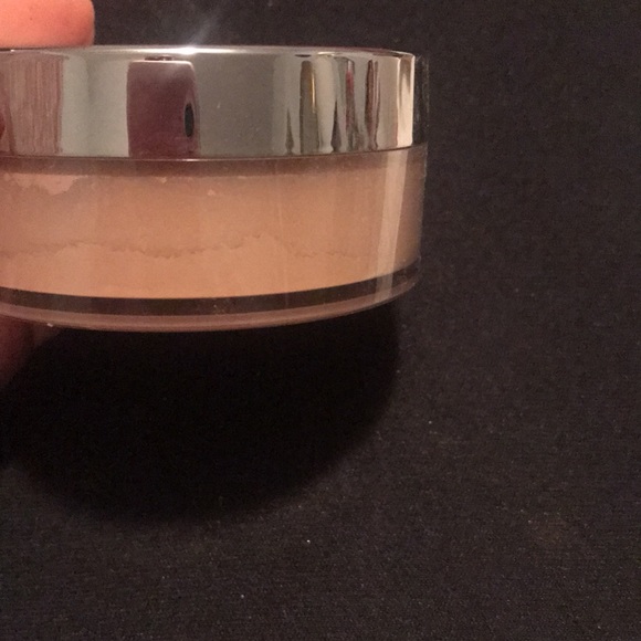 Mary Kay mineral powder foundation (Beige) - Picture 4 of 4
